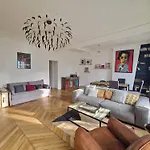 Parisian Nest 15 Min Adidas Arena & Montmartre